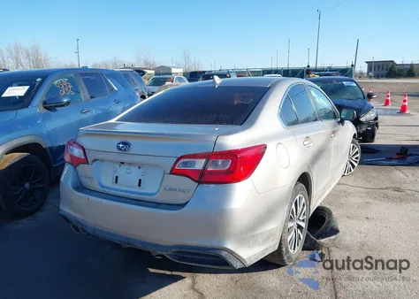 2018 Subaru Legacy 2.5I Premium z USA, uszkodzony, nr VIN 4S3BNAF63J3027835